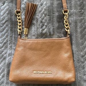 Micheal Kors crossbody bag